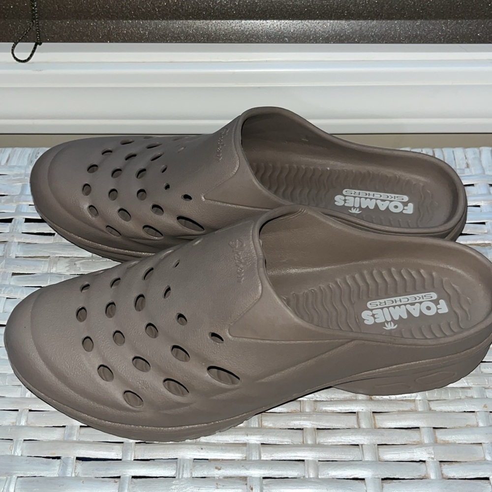 Sketchers Foamies Size 9 ( Sketchers Run Bit Smal… - image 2